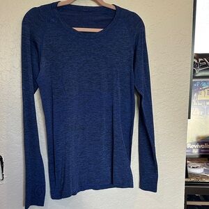 Lululemon Athletica Navy Long Sleeve swiftly size 10. MAKE AN OFFER :-)